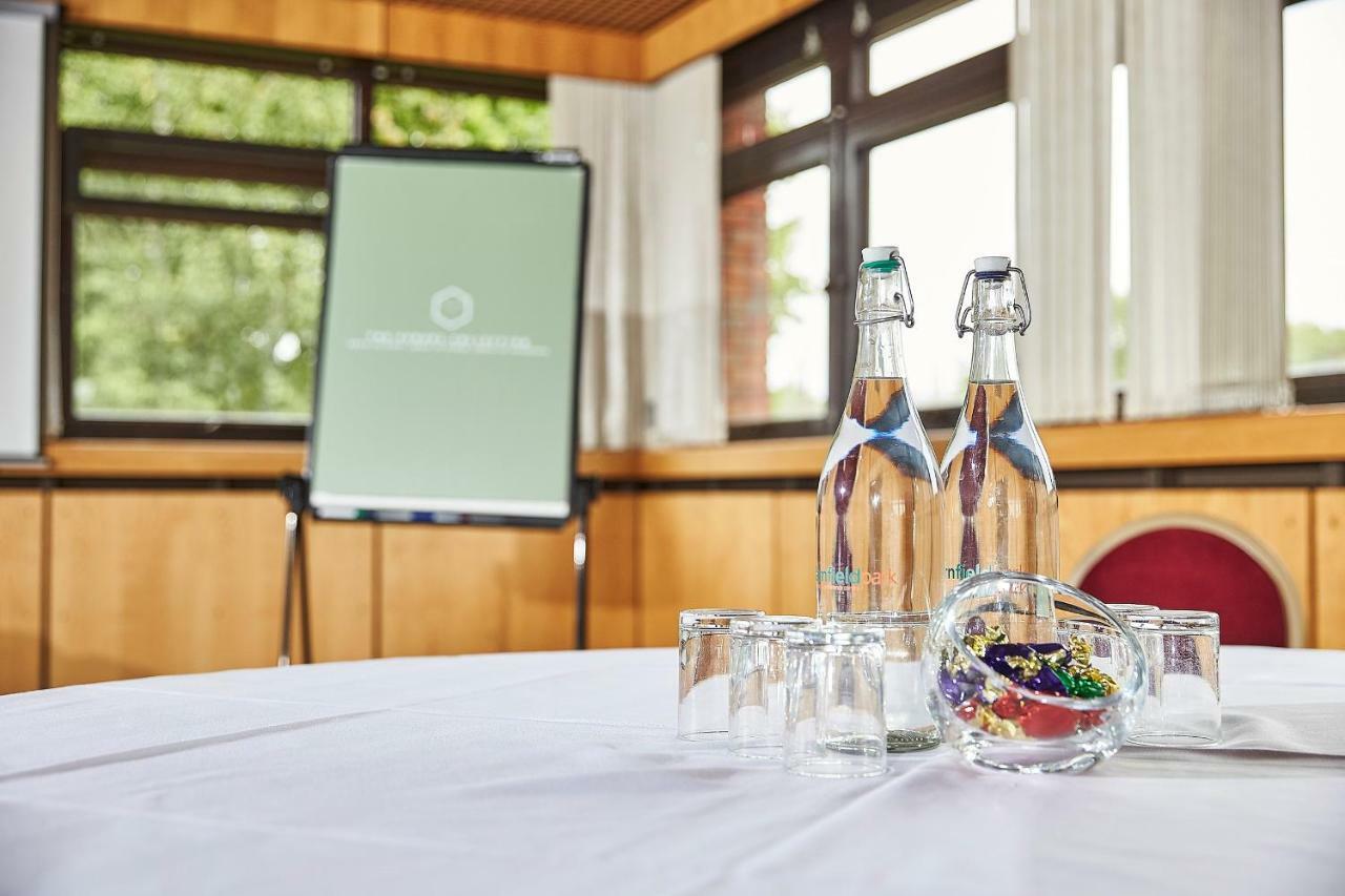 Yarnfield Park Training And Conference Centre Hotel Stone  Kültér fotó