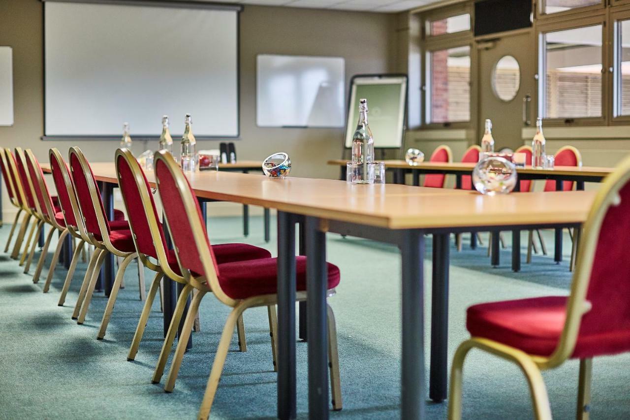 Yarnfield Park Training And Conference Centre Hotel Stone  Kültér fotó